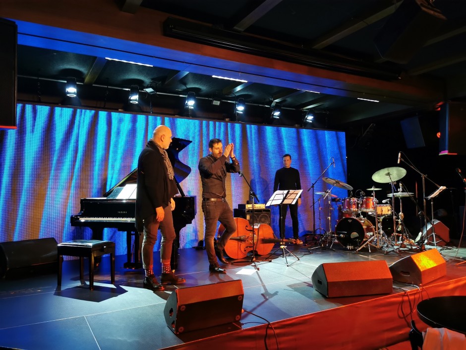 Димитър Карамфилов укрепи вярата ни в любовта на концерта за премиерата на втория си албум Turn to Love
