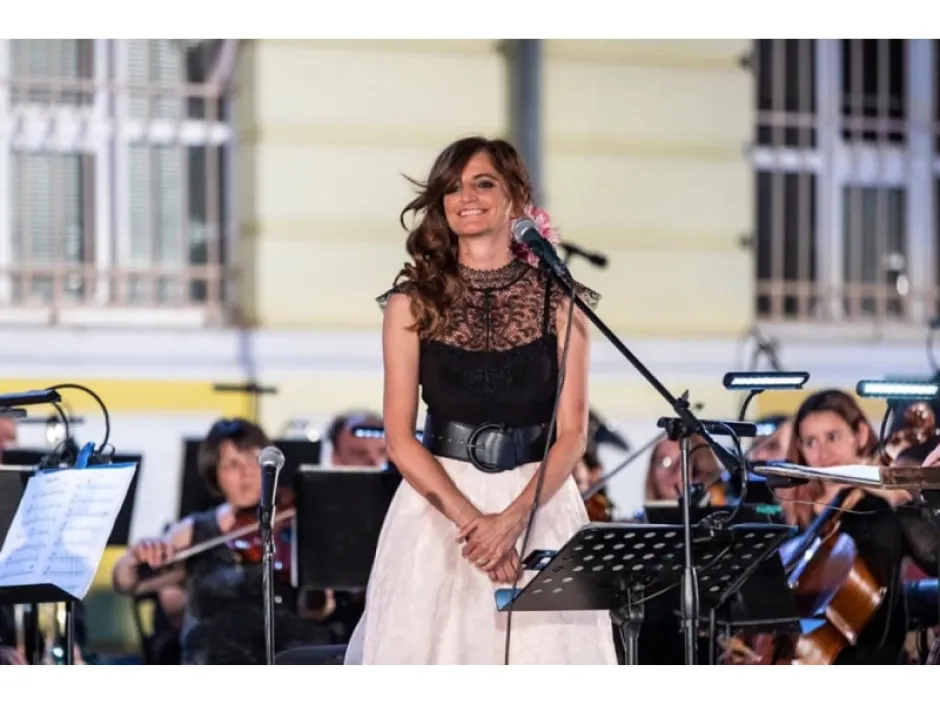 Нина Николина обогатява с нови песни програмата си Live и пое на национално турне с Русенската филхармония