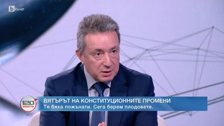Проф. Янаки Стоилов: От 40 години едва ли е имало такъв упадък на политиката и държавността