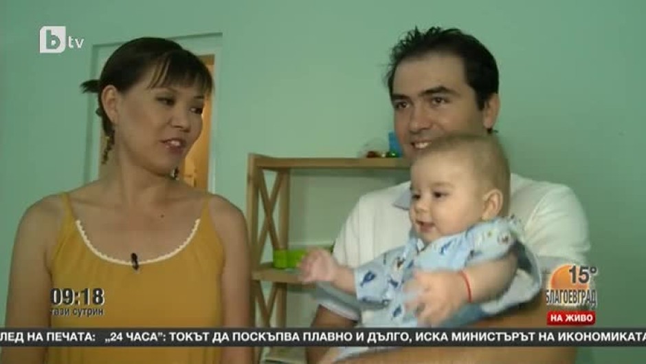 Стаси Цалова води сина си на плуване за бебета