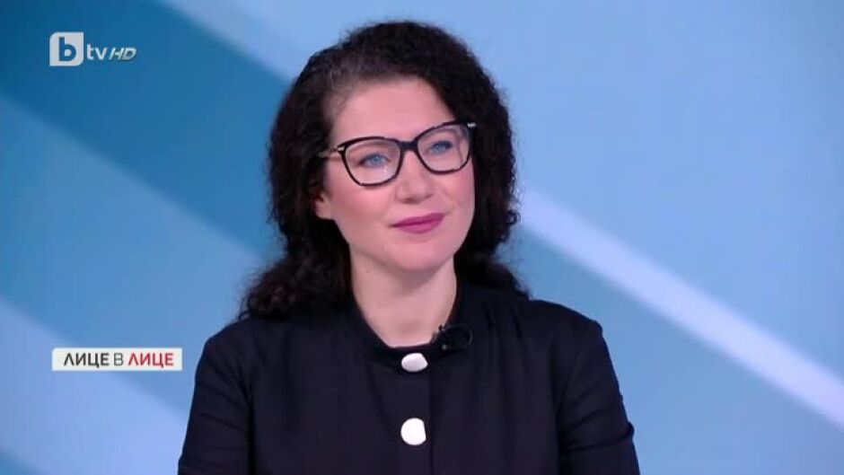 Калина Константинова: Ако ПП не открият мнозинство за важните закони, акад. Денков ще върне празна папка на Румен Радев