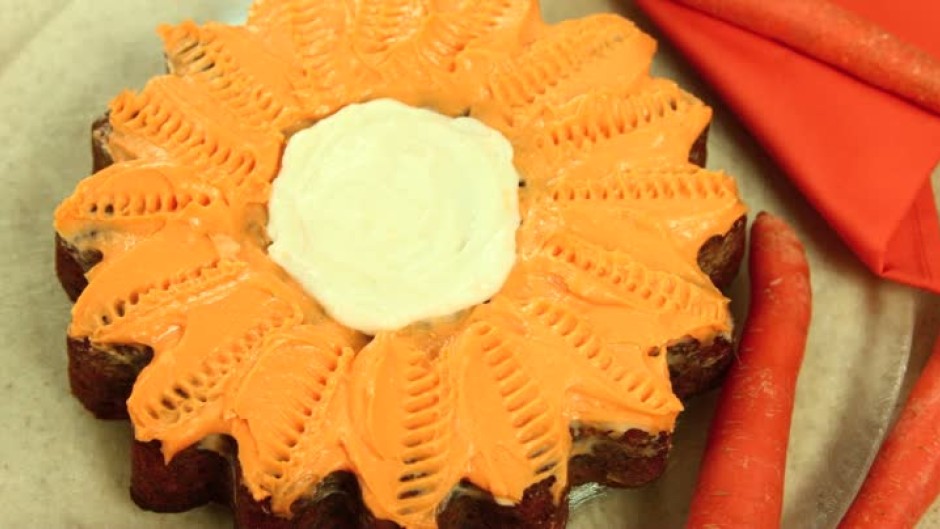 Торта от моркови "Зайо Байо" и Кaртофена запеканка с кренвирши и грах