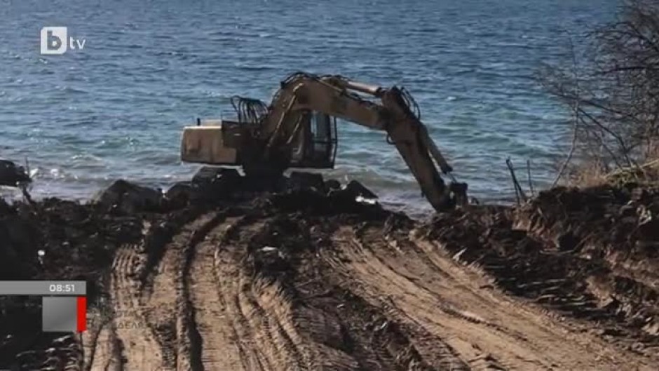 Багер разкопа плажа Вромос край Черноморец