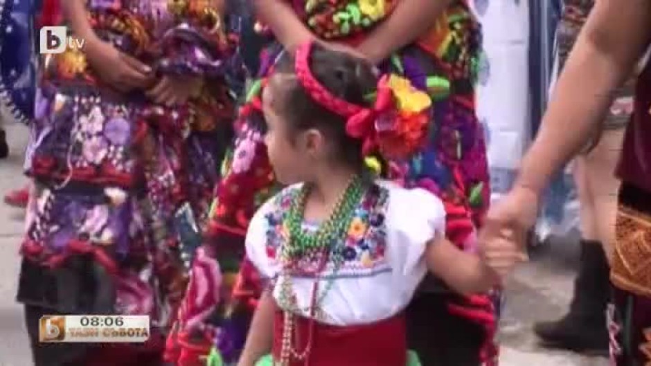Фолклорен фестивал в Търново привлече вниманието на чужденците