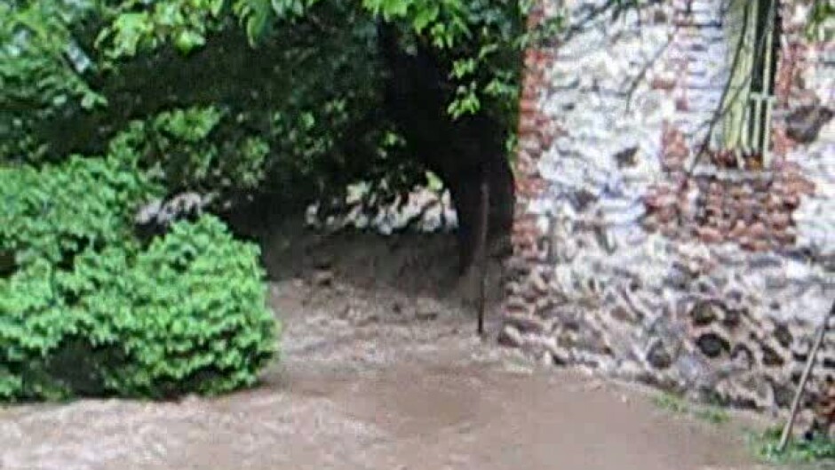 Пороен дъжд наводни Берковица