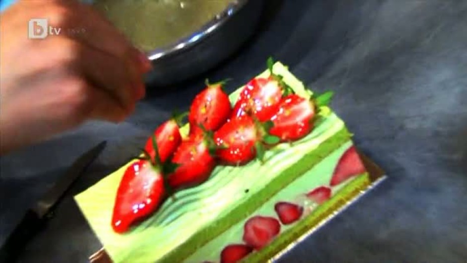 Как да си приготвим вкусна торта "Пистачо с пресни ягоди"?