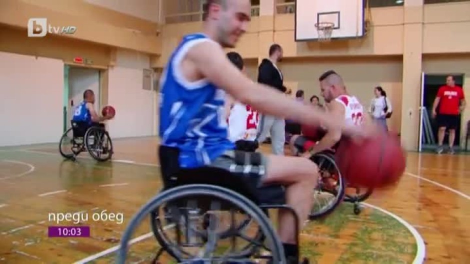Как баскетболът даде нов смисъл в живота на 24-ма мъже в инвалидни колички
