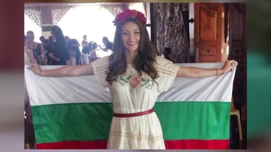 Online Мармалад: Как се е родила идеята за първата секси българска народна носия?