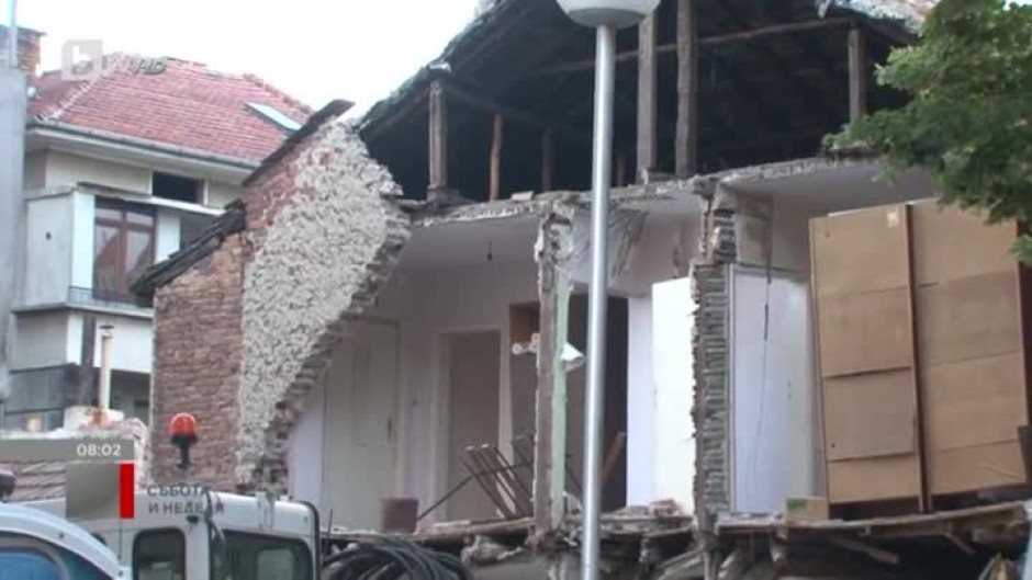 Стена на жилищна сграда в Пловдив се срути при изкопни дейности в съседен имот
