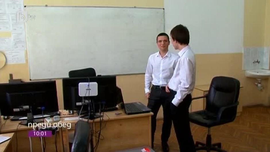 Двама съученици създават софтуер в помощ на глухонеми хора