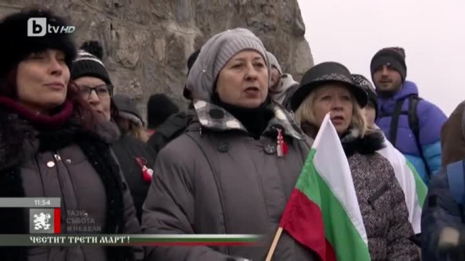 Хор Севтополис от Казанлък изпълнява химна на България