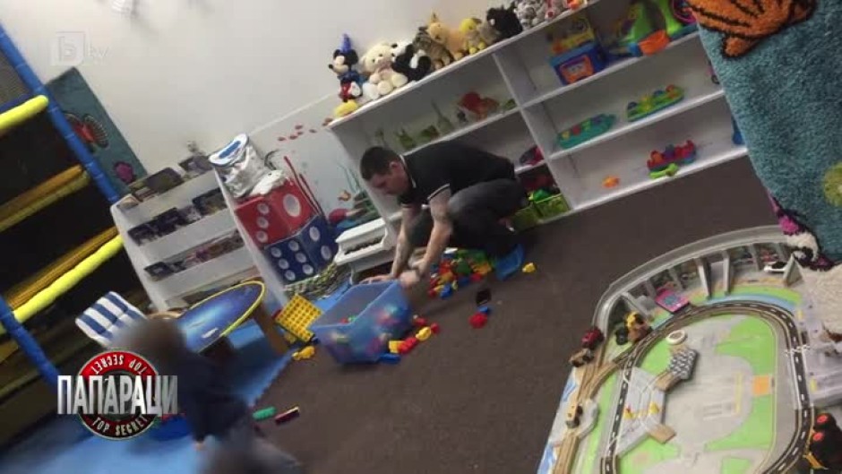 Бат Венци от "Ъпсурт" събира играчки в детски кът