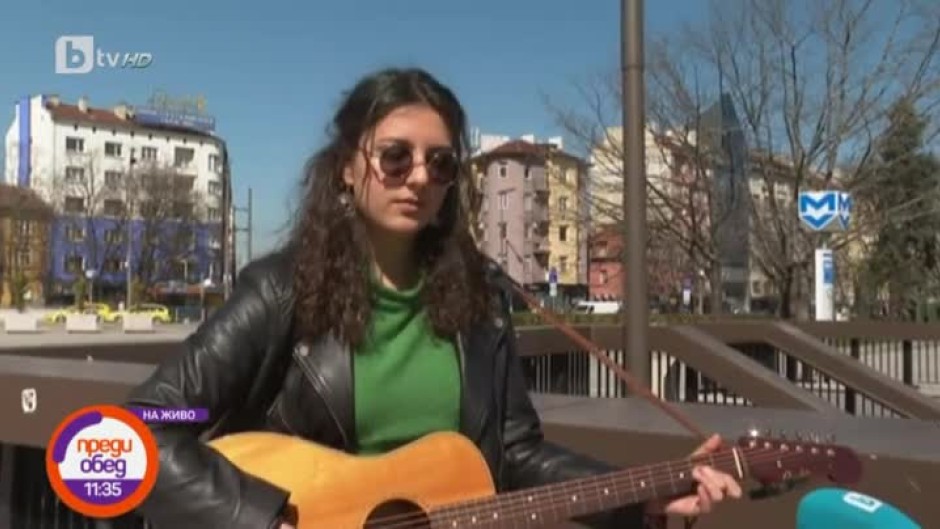 Рада Илиева от "Гласът на България" изпълнява своя авторска песен