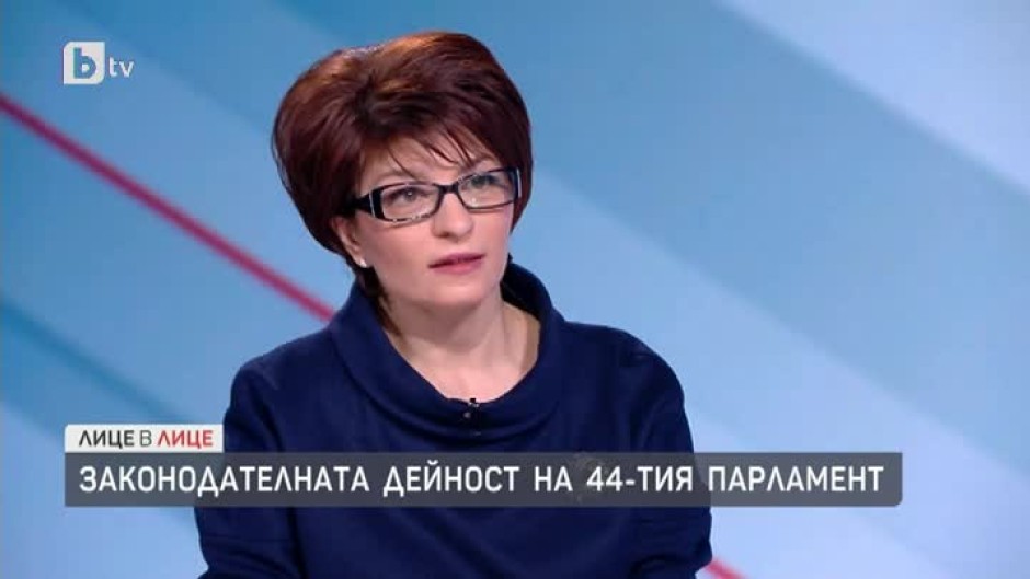 Десислава Атанасова: Парламентът може да функционира и със 121 народни представители