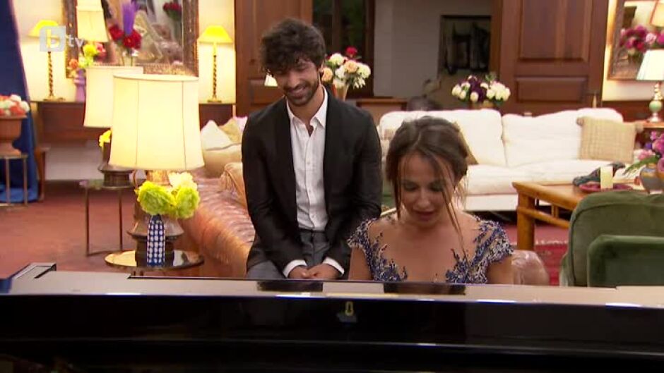 Поли се опитва да впечатли Евгени като свири на пиано