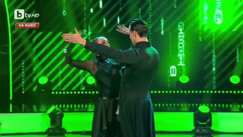 Виктор Стоянов и Михаела Павлова танцуват пасо добле, вдъхновено от филма "Матрицата"