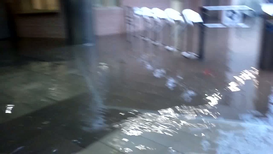 Наводнение - Метростанция "Софийски университет" 2