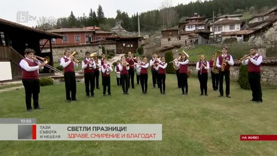 Специален музикален поздрав от училищния духов оркестър на град Копривщица
