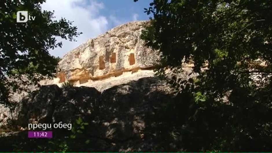 „Мистичната България“: Какви тайни крият скалните ниши в Родопите?