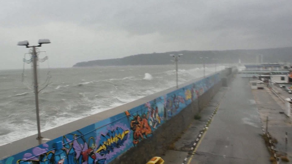 Буря на пристанище Варна