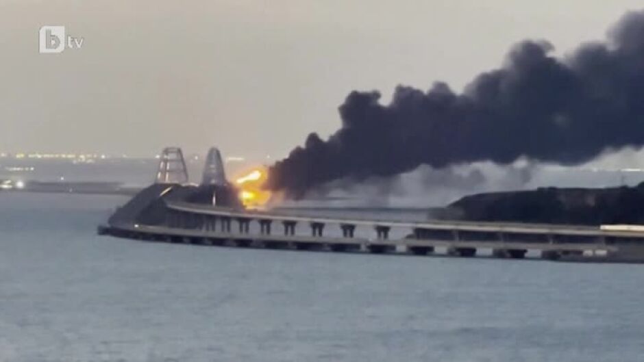 "РИА Новости": Цистерна с гориво се запали на Керченския мост в Крим