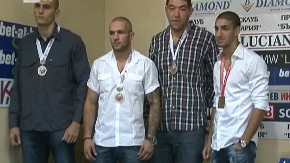 Наградиха призьорите от световния шампионат по муай-тай 