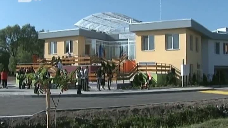 Бойко Борисов откри "зелена" детска градина в Долни Богров 