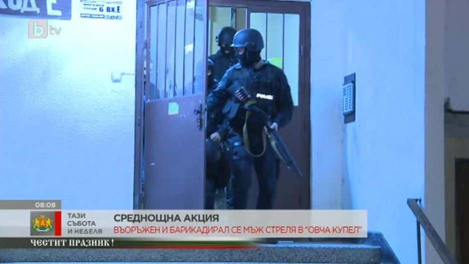 Мъж се барикадира в дома си в София и стреля