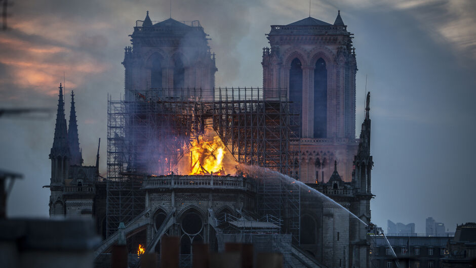 Катедралата "Нотр Дам" на сутринта след огнената нощ (ВИДЕО)