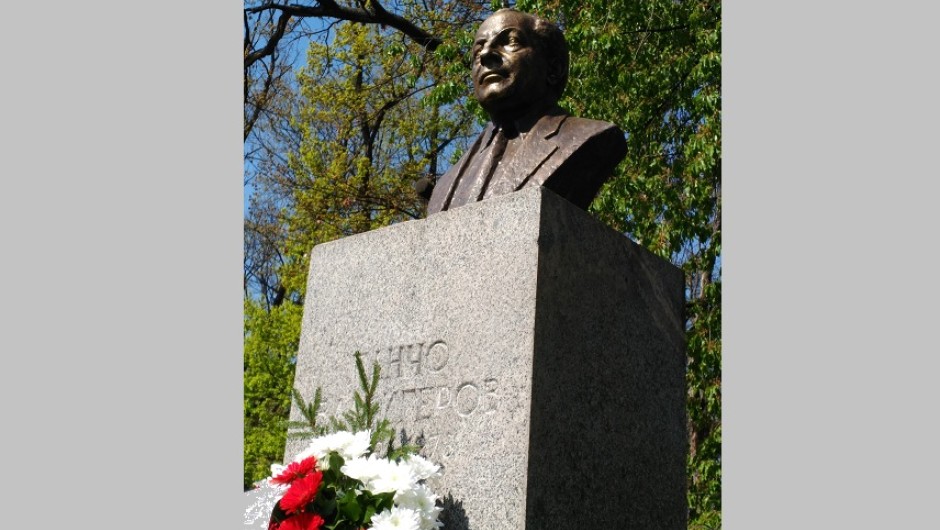 Възстановиха бюст-паметника на Панчо Владигеров в Борисовата градина в София