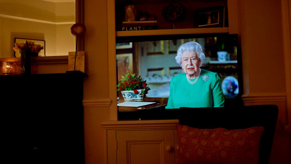 Кралица Елизабет II в историческо изявление за COVID-19: По-добрите дни ще се върнат