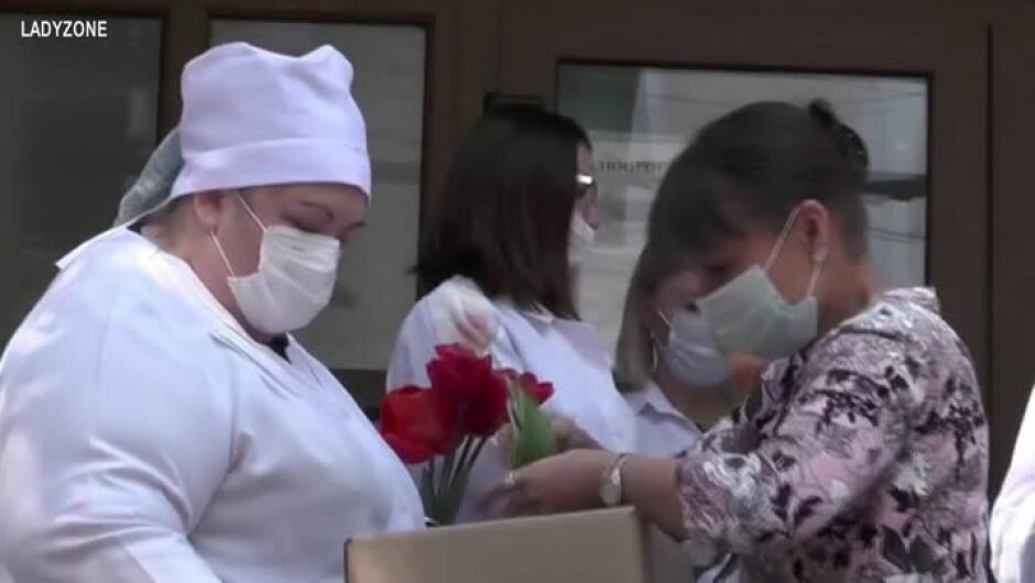 Ботаническата градина в Ялта дари цветя на медиците, борещи се с пандемията