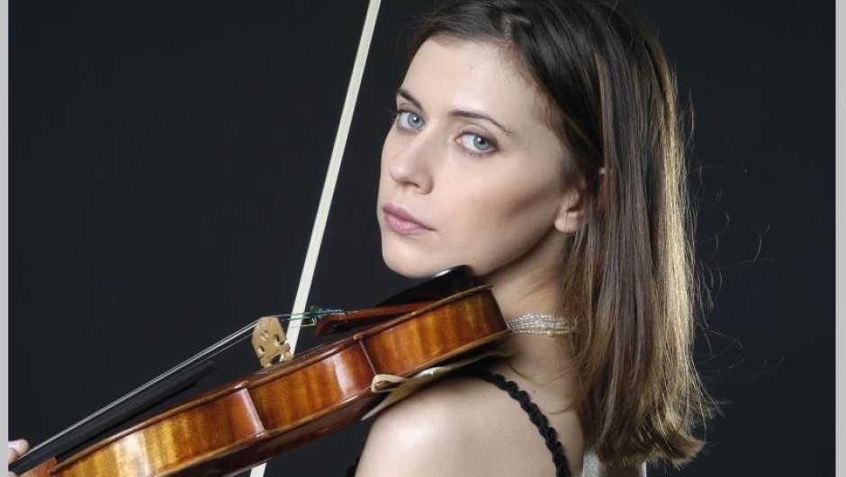 Цигуларката Мила Георгиева учи цигулковия концерт на Корнголд в условията на епидемия от Covid -19