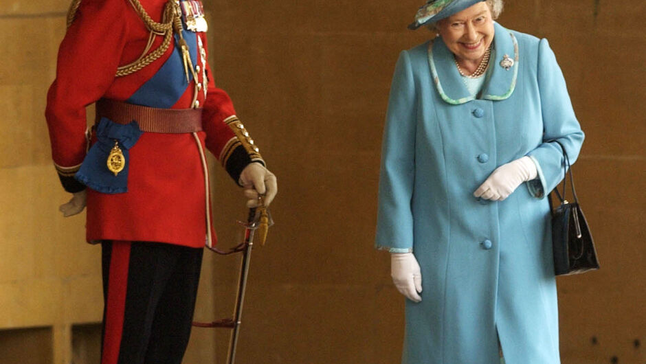 Крис Иънг, който направи една от най-популярните снимки на кралица Елизабет и принц Филип (ВИДЕО)