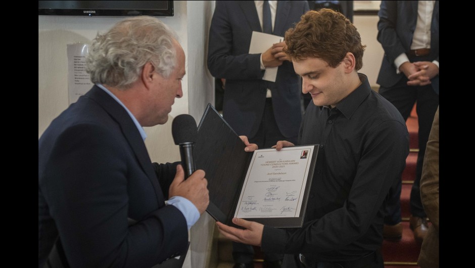Британецът Джоел Санделсън получи тазгодишната награда „Караян“ 