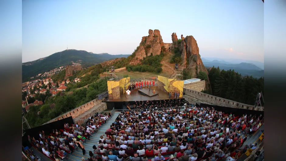 Българо-корейска продукция на „Мадам Бътерфлай“ омагьоса публиката на Софийската опера на Белоградчишки скали