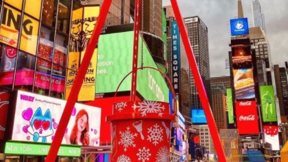 Най-големият чайник в света се появи в Ню Йорк за Коледа (ВИДЕО)