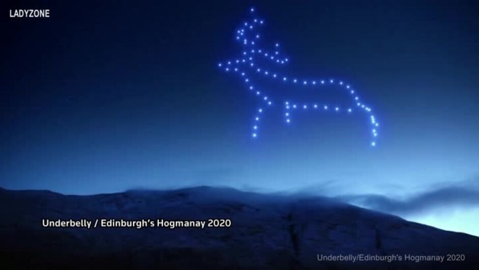 Магични фигури в небето над Единбург (ВИДЕО)