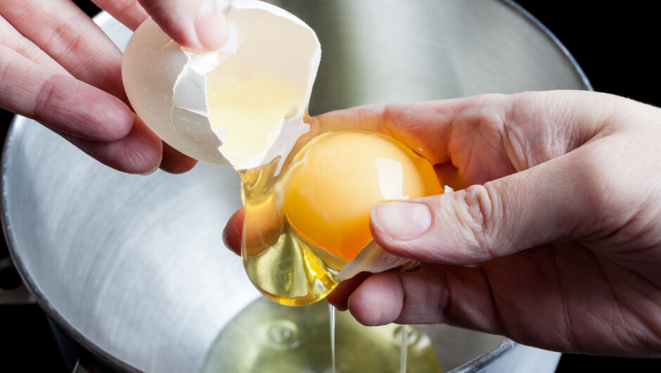 Предизвикахме участници в MasterChef да ни кажат как правилно се чупи яйце (ВИДЕО)