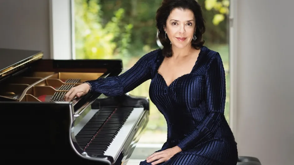 Виртуозната пианистка Елена Башкирова ще бъде солист на Софийската филхармония