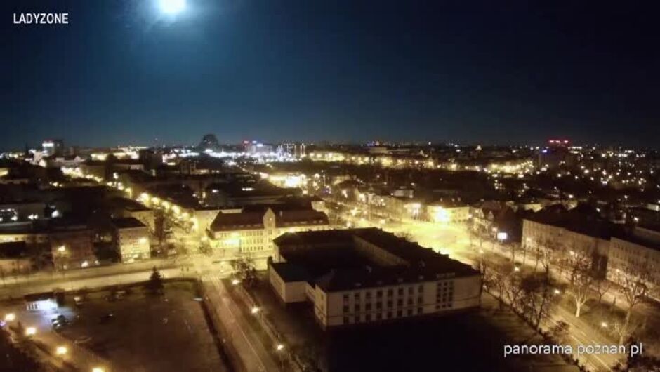 Огнени метеори осветиха небето над Полша (ВИДЕО)
