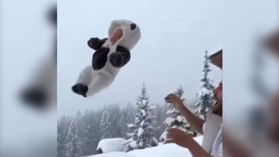 Кукла или истинско бебе? Руснак хвърли детето си в преспа сняг (ВИДЕО)