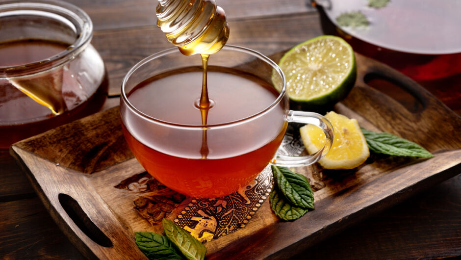 Колко градуса трябва е чаят, преди да добавим мед, захар, лимон или мляко