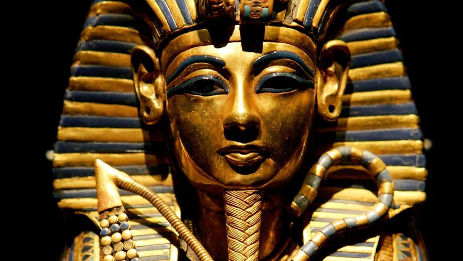 Статуя на египетският фараон Тутанкамон се продаде и предизвика гняв в Египет (ВИДЕО)