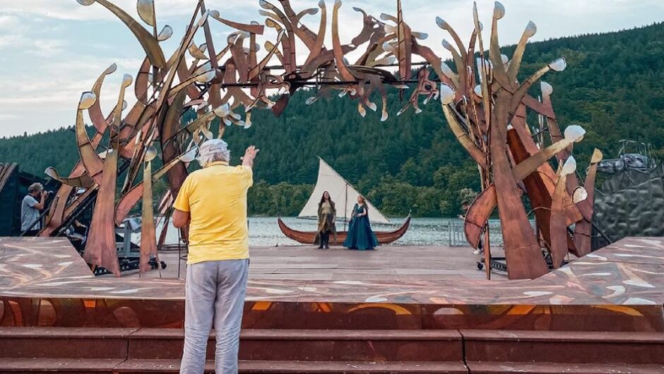 “Жената от езерото“ за пръв път в България – сцена за операта на Росини става истинско езеро