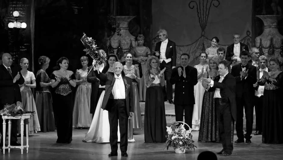 България се разделя завинаги с оперетната легенда Арон Аронов
