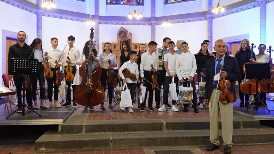 Излъчват концерт от българския проект „Музиката вместо улицата