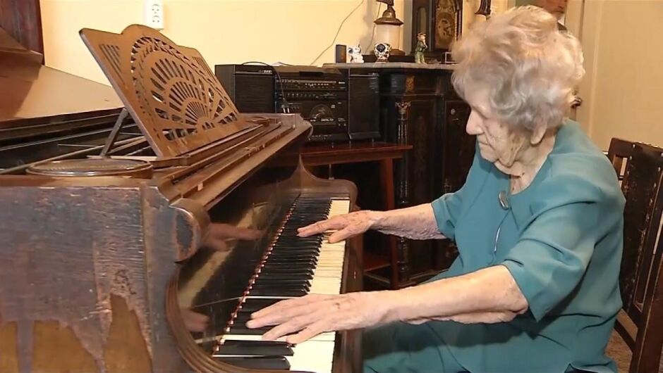 108-годишна полска пианистка, която на 80 г. чупи ръцете си, продължава да свири и днес