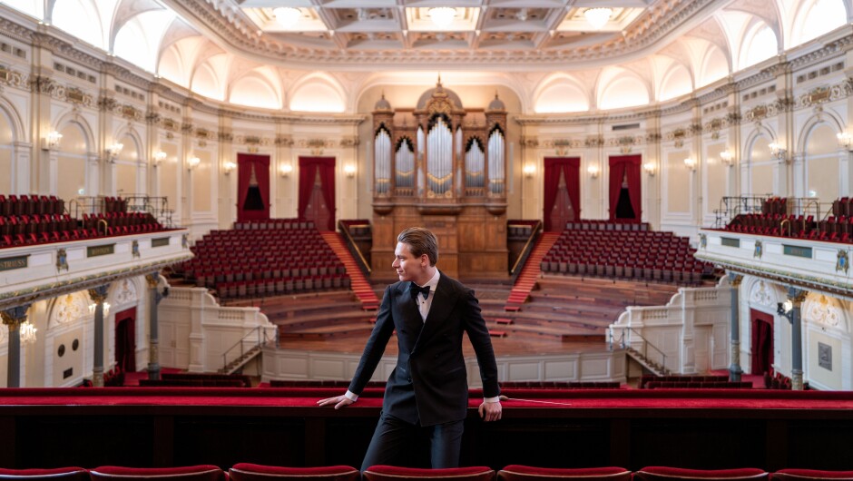 26-годишният Клаус Мякеля застава начело на Концертгебау оркестър