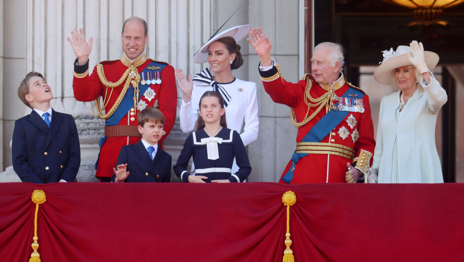 "Посрещане на знамената": Всичко най-важно от тържеството за рождения ден на крал Чарлз III (СНИМКИ + ВИДЕО)